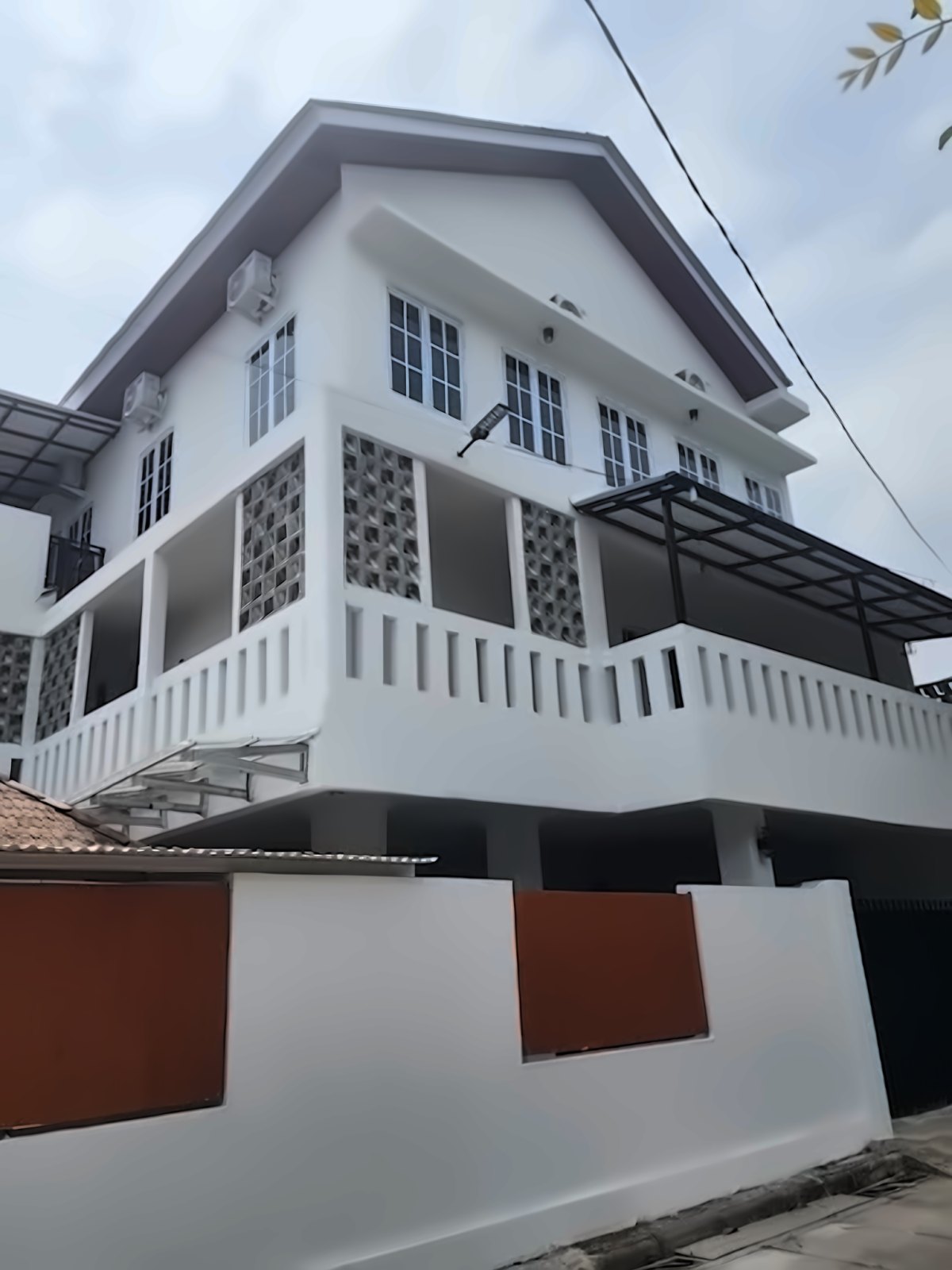 Tampak depan Arbila Kost di Ciater, Tangerang Selatan